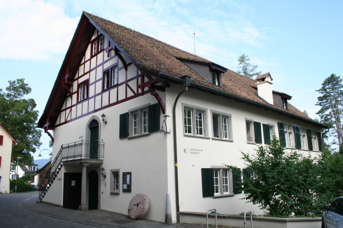 Das Ortsmuseum Küsnacht liegt am Ausgang des Küsnachter Tobels - ein Besuch lässt sich gut mit einem Spaziergang verbinden. Foto: Alice Kern.