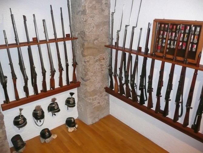 Treppenhaus: Alte Ordonanzwaffen