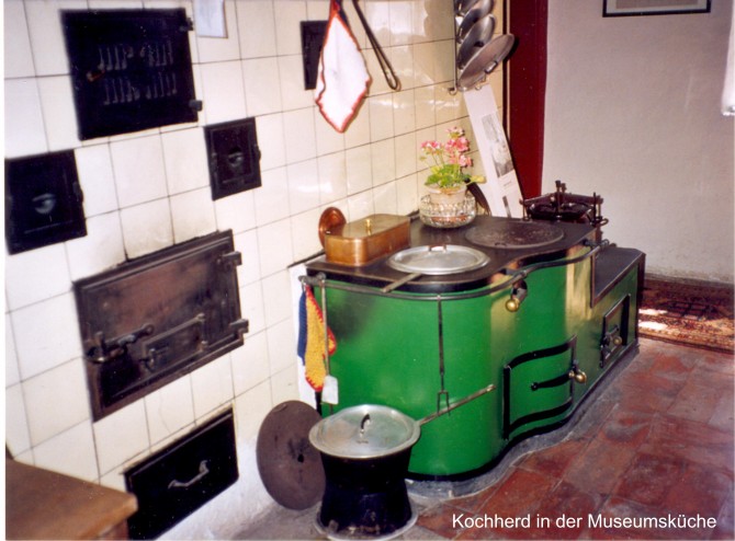 Holzkochherd in der Bauernküche