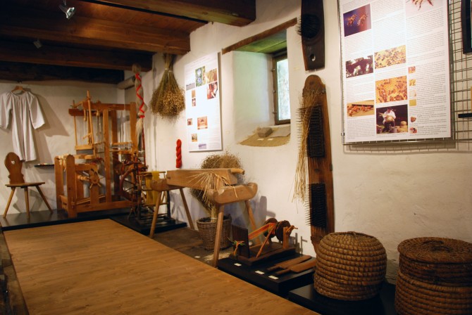 2. Etage: Verschiedene Ausstellungsthemen