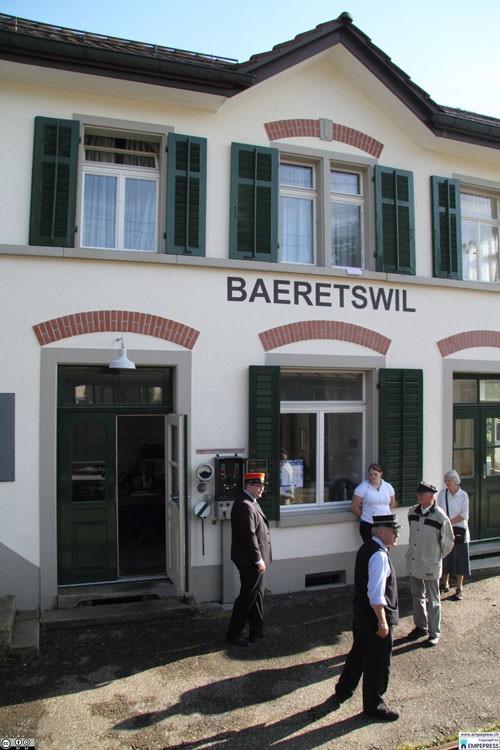 Der DVZO Bahnhof in Bäretswil, hier wird noch mit Kelle und roter Mütze abgefertigt. <p>©DVZO