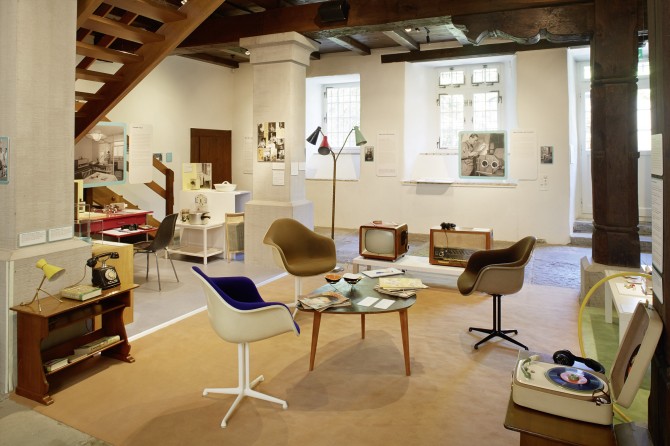 Sonderausstellungsraum im Ortsmuseum Küsnacht. Auf dem Bild: Tipitipitipso - Typisch 50er (2013/2014). Foto: Lorenz Cugini.