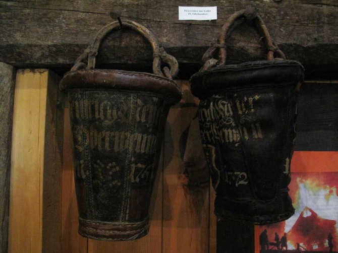 Wassereimer der Feuerwehr