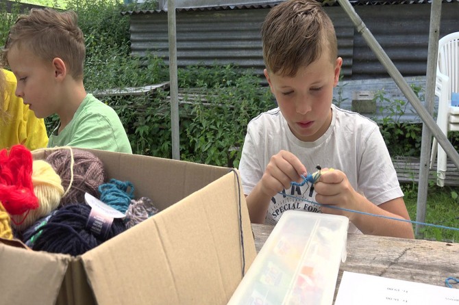 Die Holprodukte umsetzen zu einem gegebenen Thema.