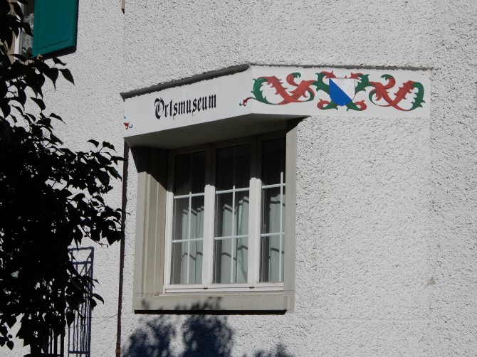 Beschriftung auf dem Erker